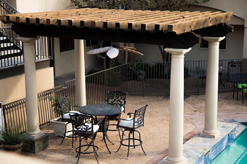 Vineyard Court Designer Suites Hotel College Station Exterior foto