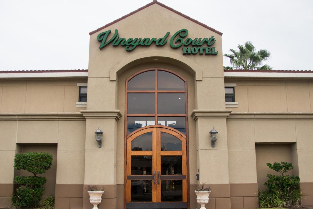 Vineyard Court Designer Suites Hotel College Station Exterior foto