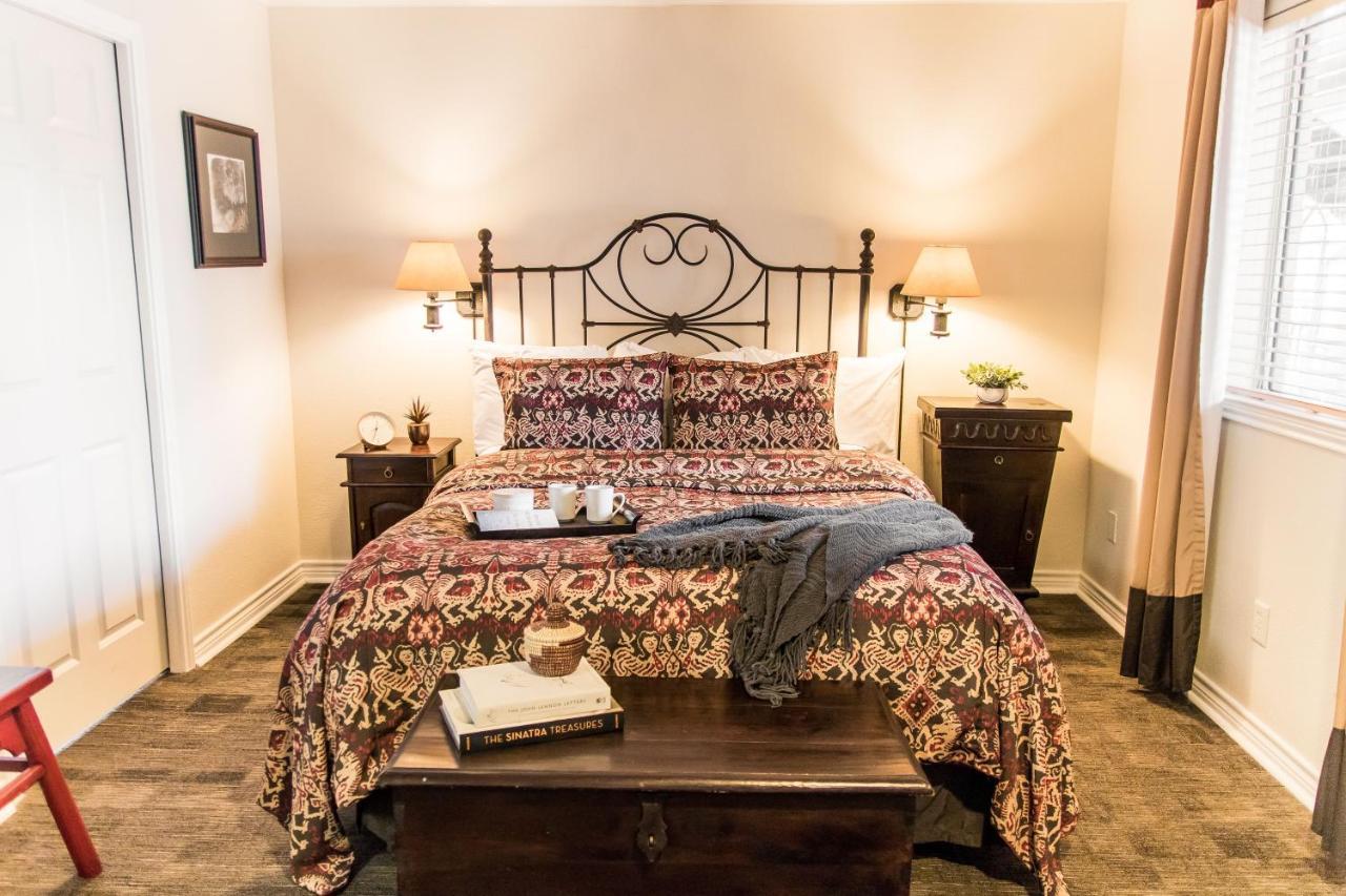 Vineyard Court Designer Suites Hotel College Station Exterior foto